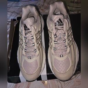 ADISTAR XLG 2.0 SHOES. NWT. NO BOX 8 1/2M/ 9 1/2W. SOLD OUT IN STORE. MFRP:$160